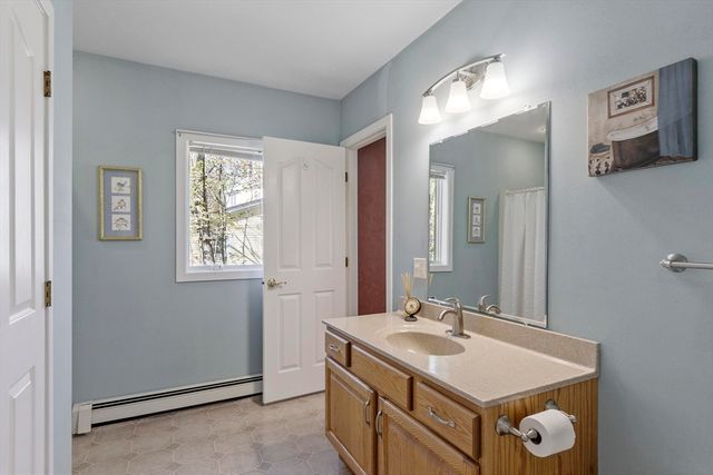 118 Willis Rd, Gardner, MA 01440