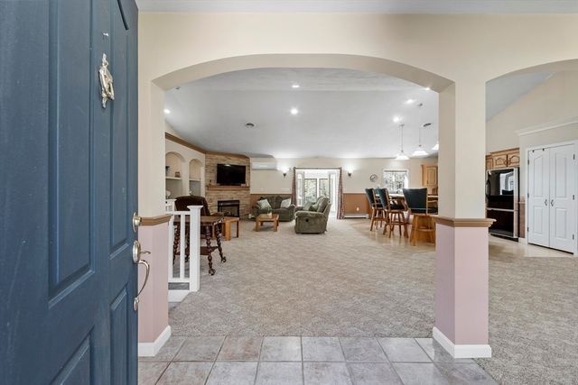 118 Willis Rd, Gardner, MA 01440