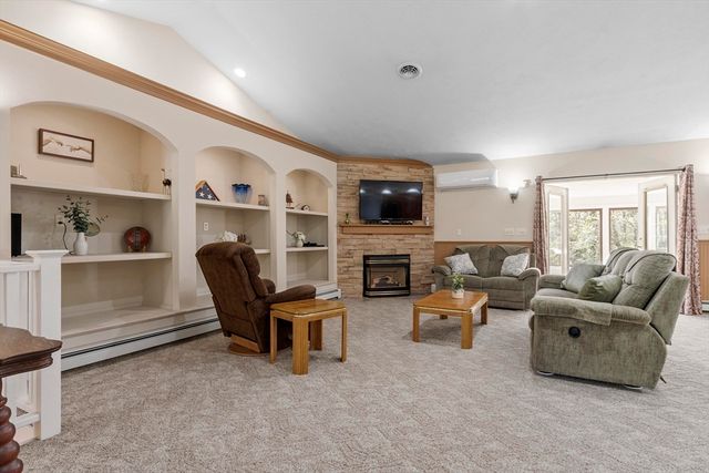 118 Willis Rd, Gardner, MA 01440