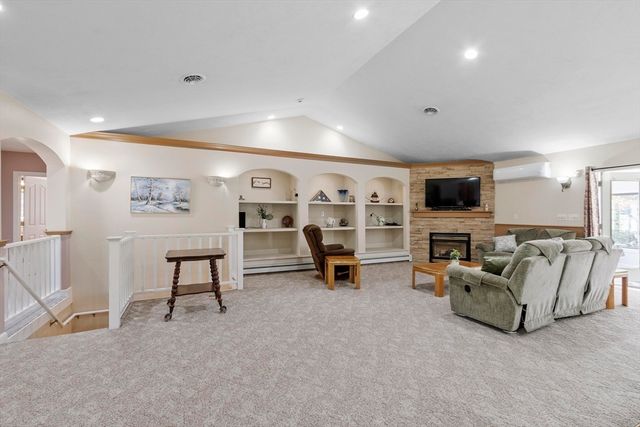 118 Willis Rd, Gardner, MA 01440