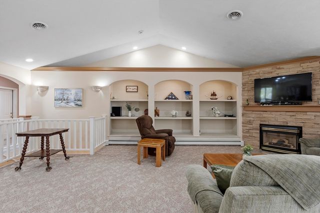 118 Willis Rd, Gardner, MA 01440