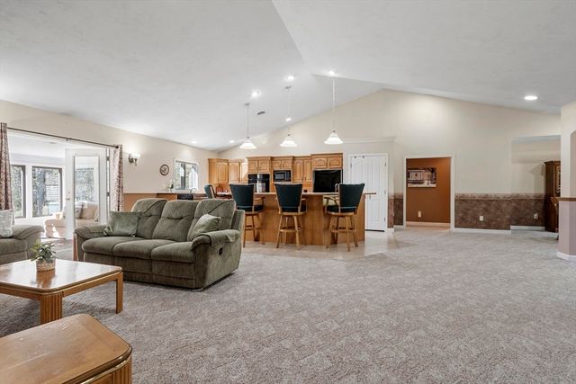 118 Willis Rd, Gardner, MA 01440