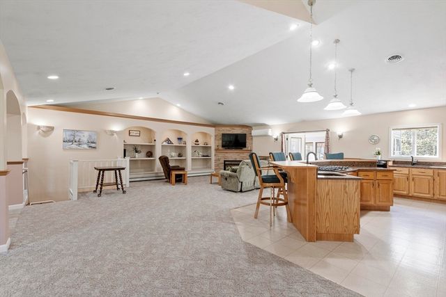 118 Willis Rd, Gardner, MA 01440