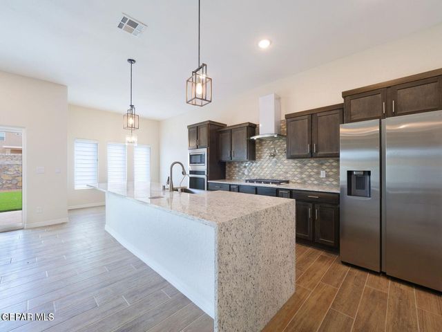 561 La Entrada Circle, Sunland Park, NM 88063