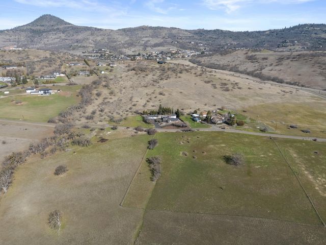 4935 Cherry Lane, Medford, OR 97504