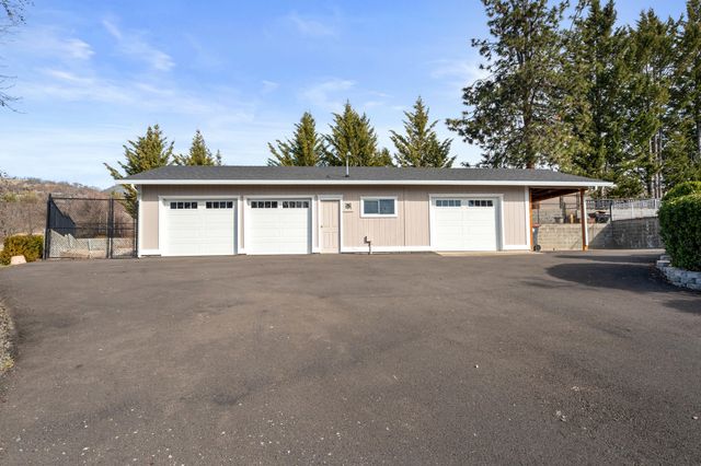4935 Cherry Lane, Medford, OR 97504