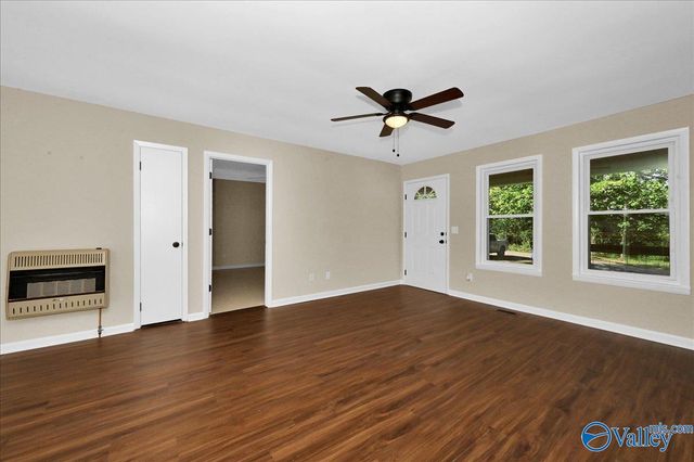 207 Walker Drive SW, Arab, AL 35016