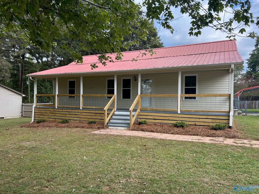 207 Walker Drive SW, Arab, AL 35016