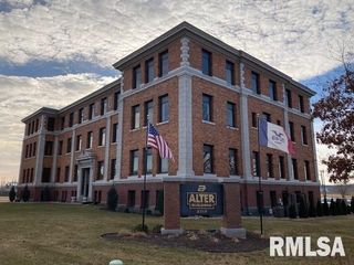 2117 State St Ste 301, Bettendorf, IA 52722