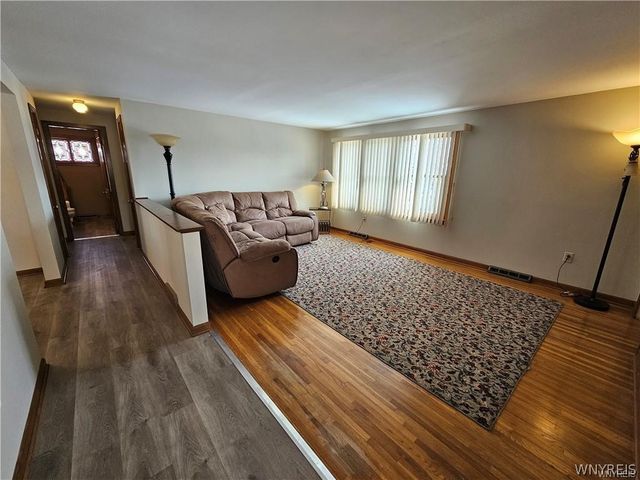 82 Dartwood- Upper Unit Drive, Cheektowaga, NY 14227