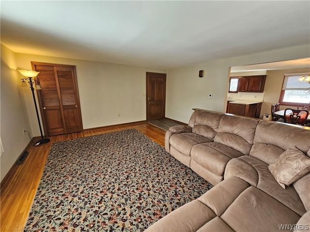 82 Dartwood- Upper Unit Drive, Cheektowaga, NY 14227