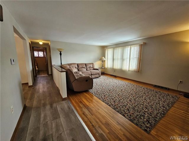 82 Dartwood- Upper Unit Drive, Cheektowaga, NY 14227