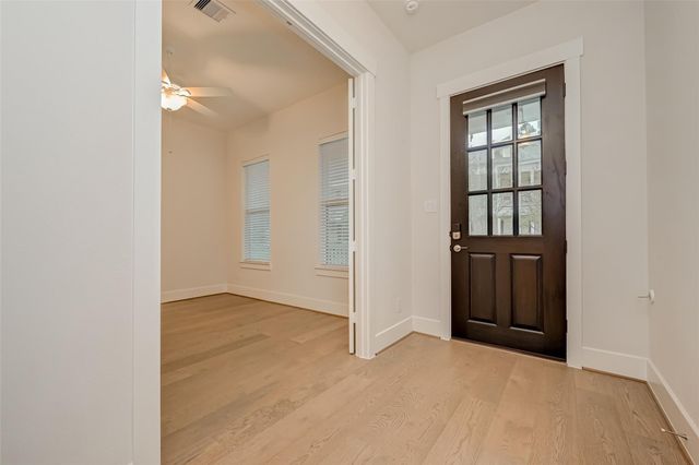 10 Thorpe Lane, Spring, TX 77389