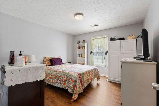 2360 Highway 31 W Apt 104, White House, TN 37188