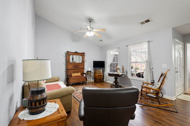 2360 Highway 31 W Apt 104, White House, TN 37188