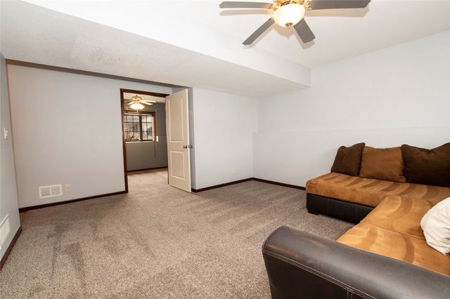 2315 Maplewood Drive, Granger, IA 50109