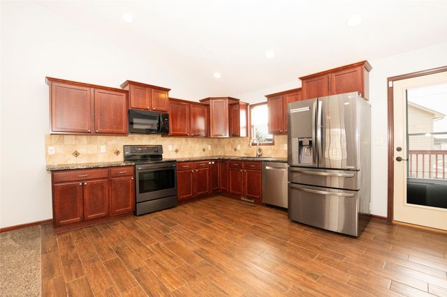 2315 Maplewood Drive, Granger, IA 50109