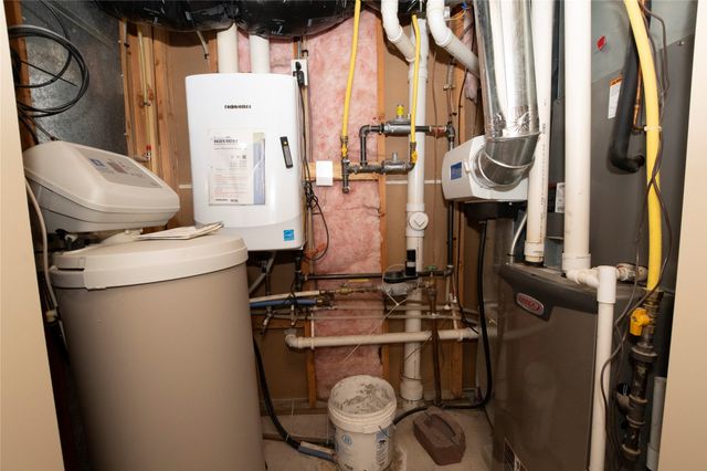 2315 Maplewood Drive, Granger, IA 50109