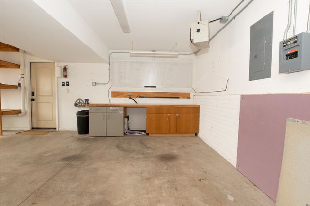 2315 Maplewood Drive, Granger, IA 50109