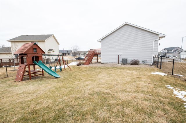 2315 Maplewood Drive, Granger, IA 50109