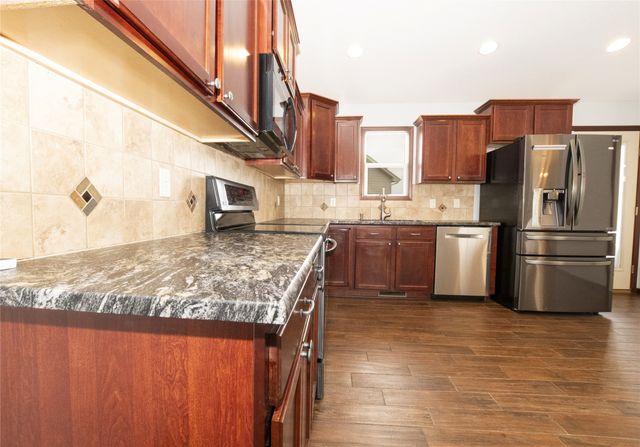 2315 Maplewood Drive, Granger, IA 50109