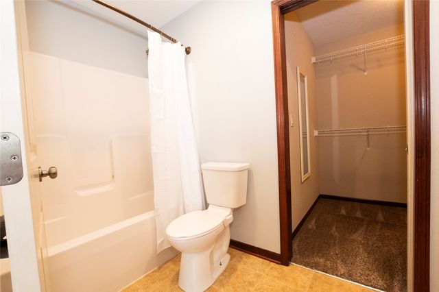 2315 Maplewood Drive, Granger, IA 50109