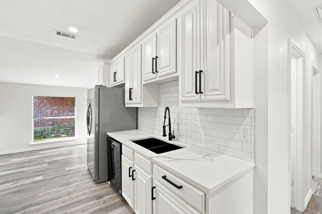 522 Berryhill Drive, Mansfield, TX 76063
