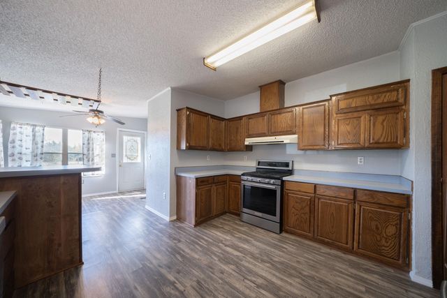 6130 E Idlewild Cir, Derby, KS 67037