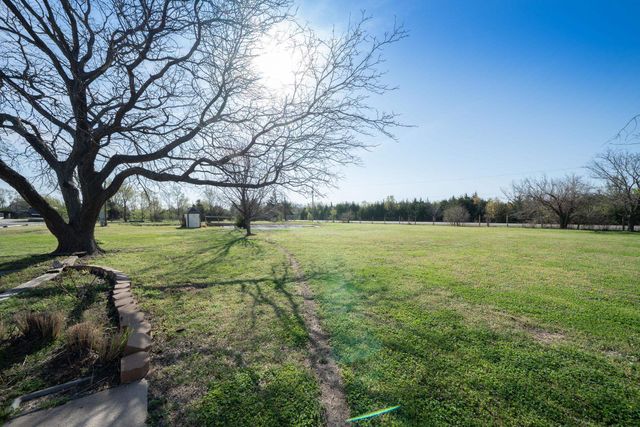 6130 E Idlewild Cir, Derby, KS 67037