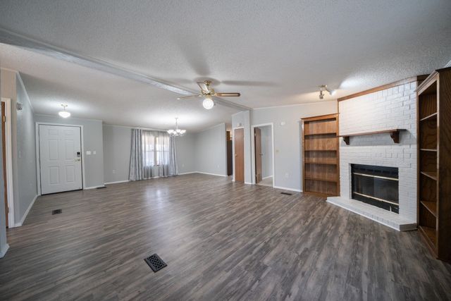 6130 E Idlewild Cir, Derby, KS 67037