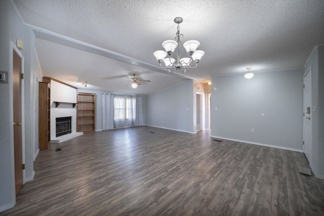 6130 E Idlewild Cir, Derby, KS 67037