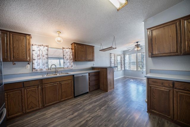 6130 E Idlewild Cir, Derby, KS 67037