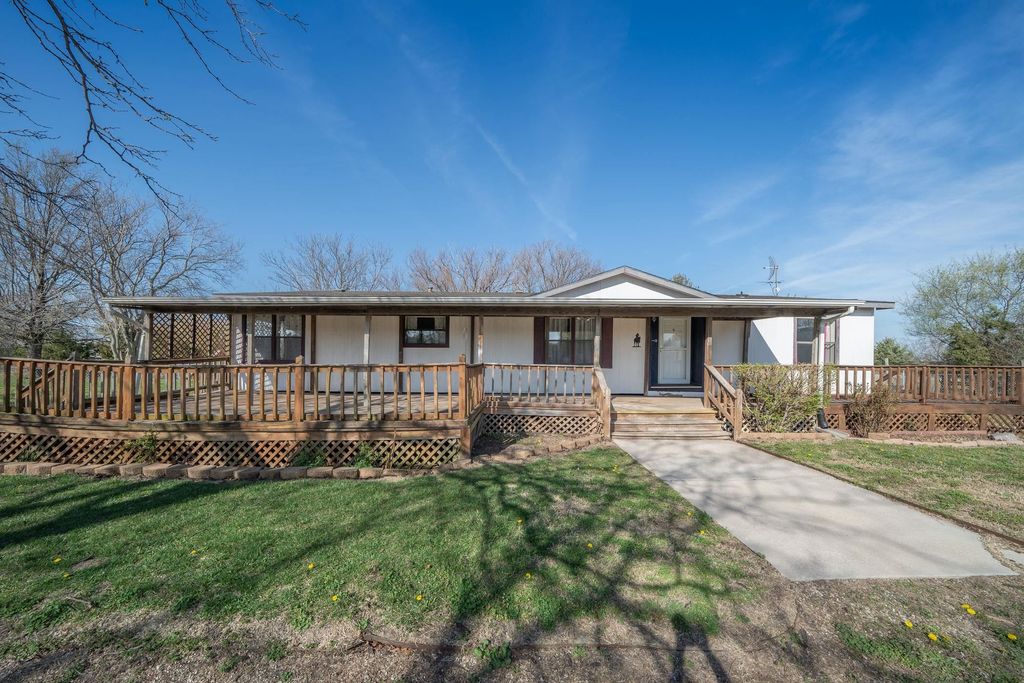 6130 E Idlewild Cir, Derby, KS 67037