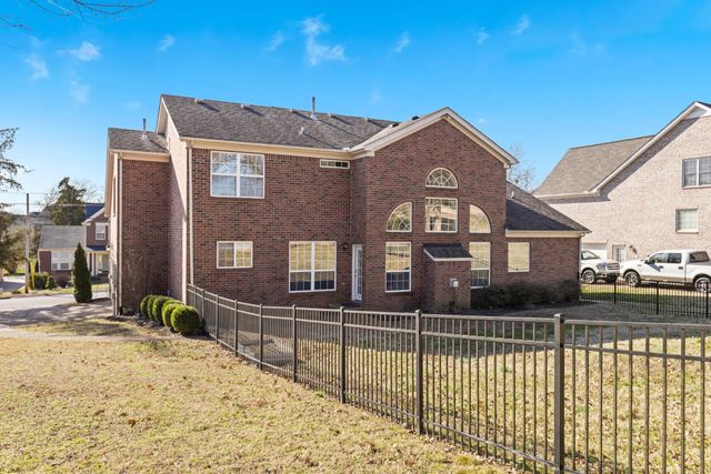 213 Spy Glass Way, Hendersonville, TN 37075