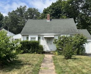 484 Pine Rock Avenue, Hamden, CT 06514