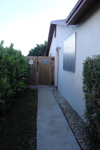 2842 Somerset Road Road, Lake Worth, FL 33462