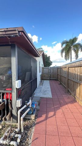 2842 Somerset Road Road, Lake Worth, FL 33462