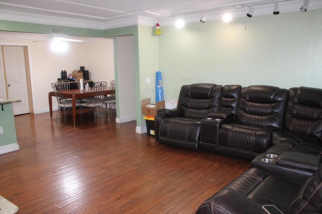 2842 Somerset Road Road, Lake Worth, FL 33462