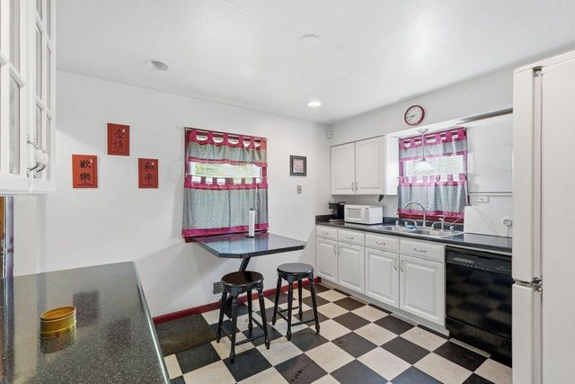 8001 W Kathryn AVENUE, Milwaukee, WI 53218