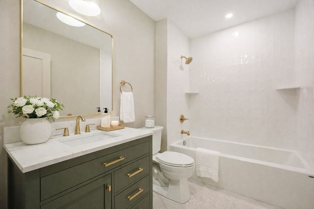 68 Rowe St 4, Boston, MA 02131