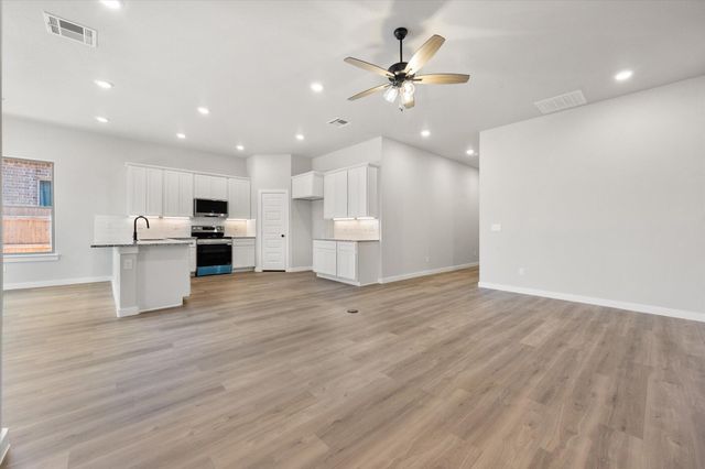 303 E 25th Street, Wolfforth, TX 79382