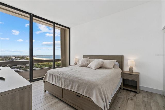 5400 OCEAN BOULEVARD 17-04, Sarasota, FL 34242