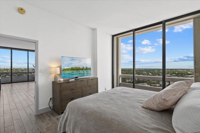 5400 OCEAN BOULEVARD 17-04, Sarasota, FL 34242