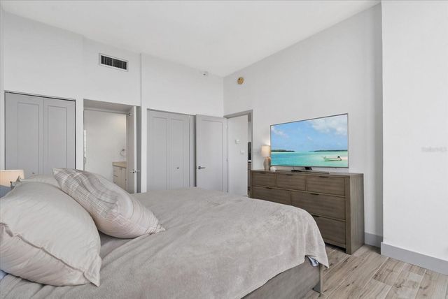 5400 OCEAN BOULEVARD 17-04, Sarasota, FL 34242
