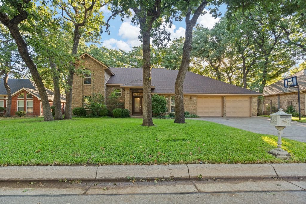 649 Parkridge Boulevard, Burleson, TX 76028 — exterior