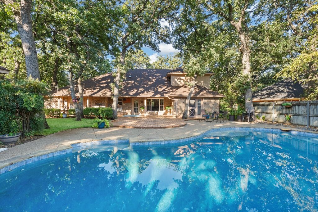 649 Parkridge Boulevard, Burleson, TX 76028 — photo 2
