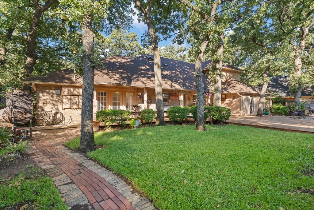 649 Parkridge Boulevard, Burleson, TX 76028 — photo 3