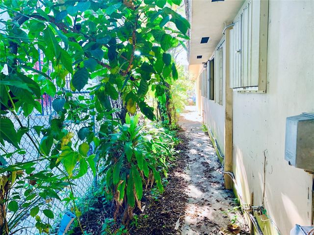 2814 SW 7th St 2814, Miami, FL 33135