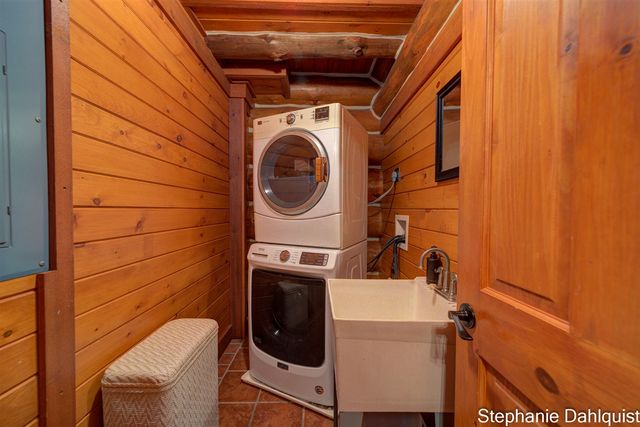 2077 E Bard, Muskegon, MI 49445