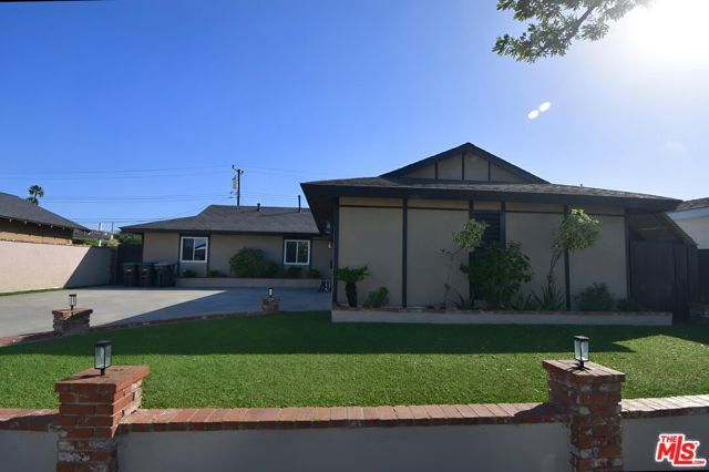 3032 Grant Avenue, Costa Mesa, CA 92626